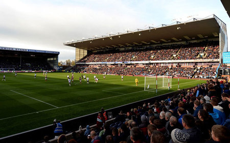 不僅彰顯他 不僅彰顯他